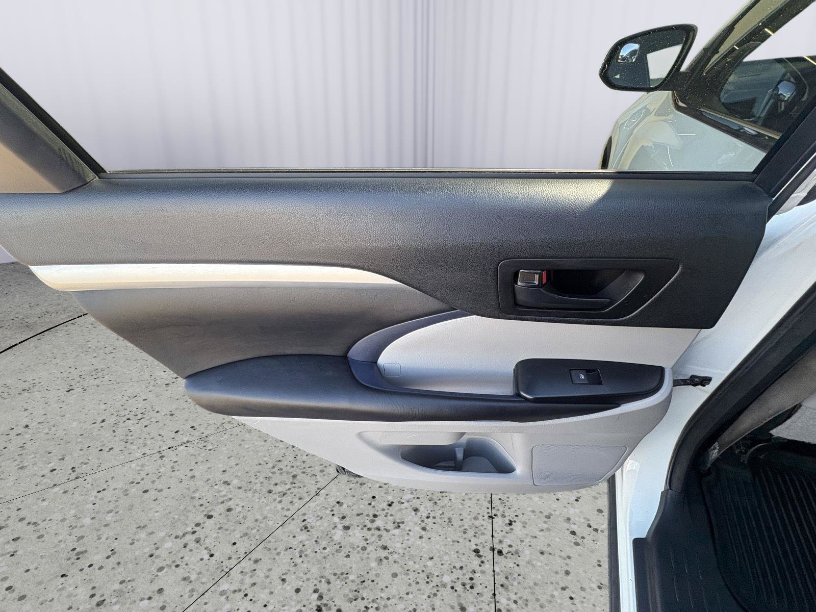 Used 2018 Toyota Highlander Plus AWD/4WD image 22