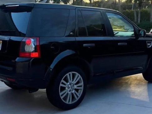 Used 2010 Land Rover LR2 HSE image 4