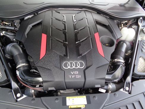 Used 2022 Audi S8 AWD/4WD image 18