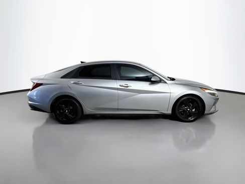 Used 2022 Hyundai Elantra SEL w/ Convenience Package FWD image 11