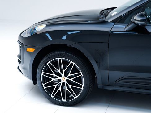 Certified 2026 Porsche Macan AWD/4WD image 11
