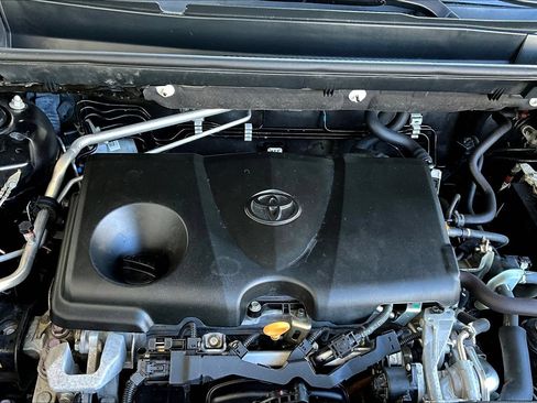 Used 2021 Toyota RAV4 LE FWD image 28