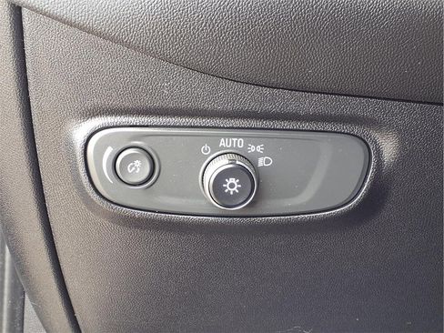 Used 2018 Chevrolet Equinox LT image 17