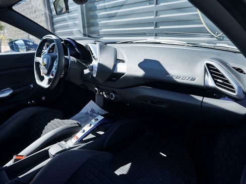 Used 2018 Ferrari 488 GTB Base image 39