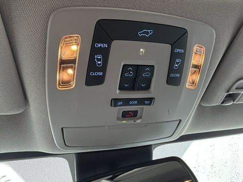 Certified 2024 Toyota Sienna Limited image 28