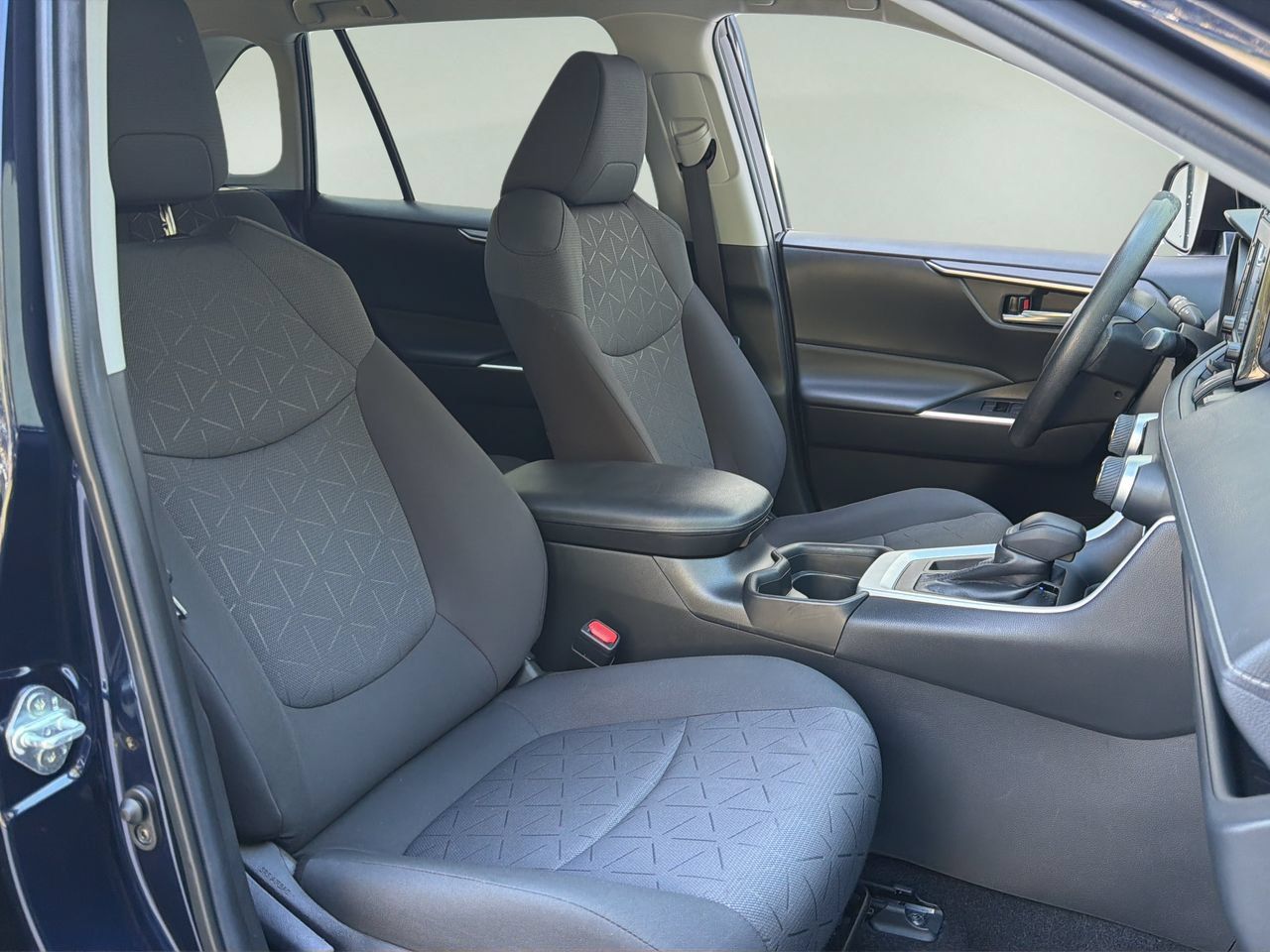 Used 2021 Toyota RAV4 XLE FWD image 19