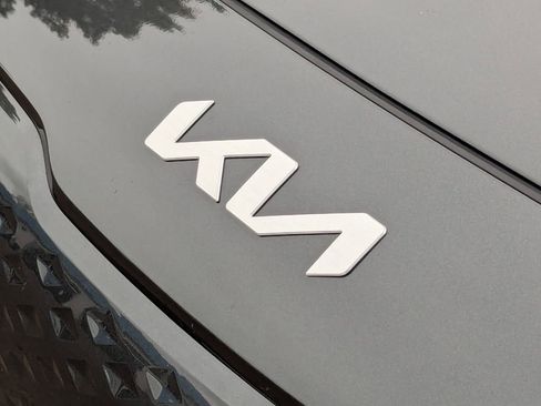 Used 2022 Kia Niro EX Premium w/ Cold Weather Package FWD image 12