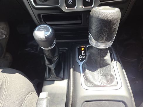 Used 2022 Jeep Wrangler Sport AWD/4WD image 32