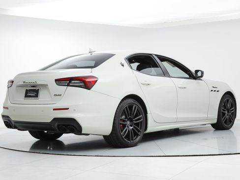Certified 2023 Maserati Ghibli Modena RWD image 5