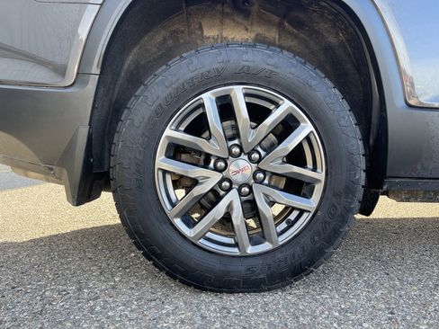 Used 2019 GMC Acadia SLT AWD/4WD image 22