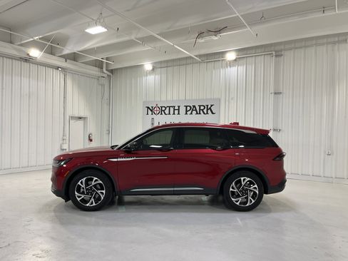 Used 2024 Lincoln Nautilus Premier w/ Equipment Group 102A image 2