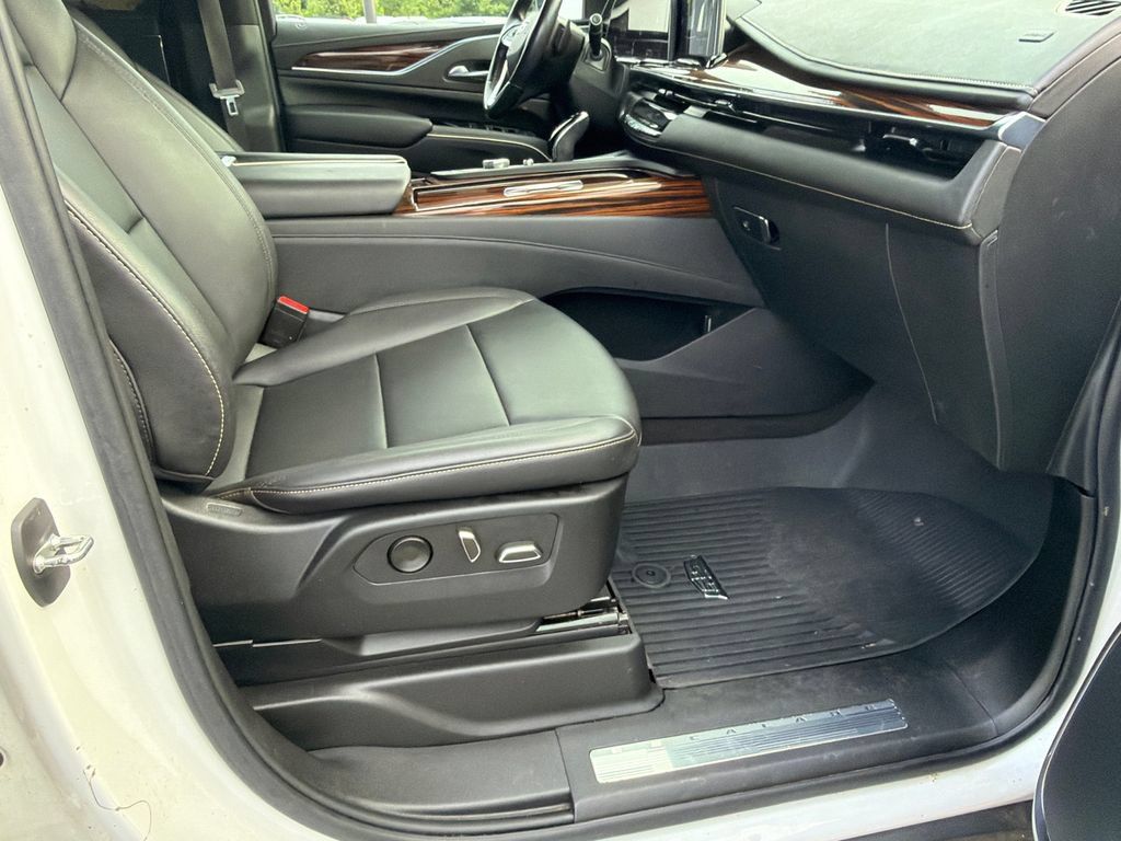 Used 2022 Cadillac Escalade Luxury w/ LPO, Floor Liner Package AWD/4WD image 13