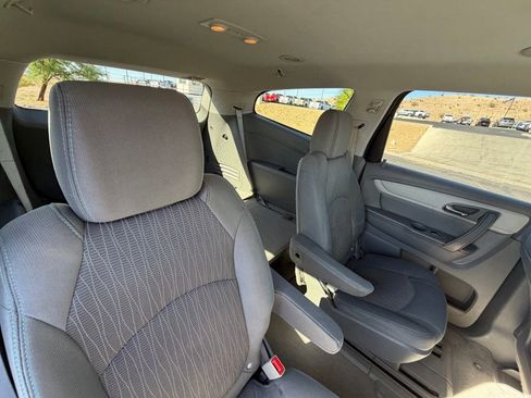 Used 2017 Chevrolet Traverse LT FWD image 17