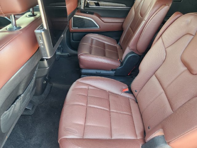 Used 2023 Kia Telluride EX w/ EX Captain's Chair Package FWD image 30