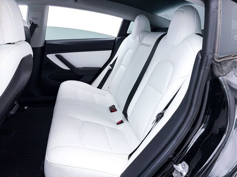 Used 2020 Tesla Model 3 Performance image 32