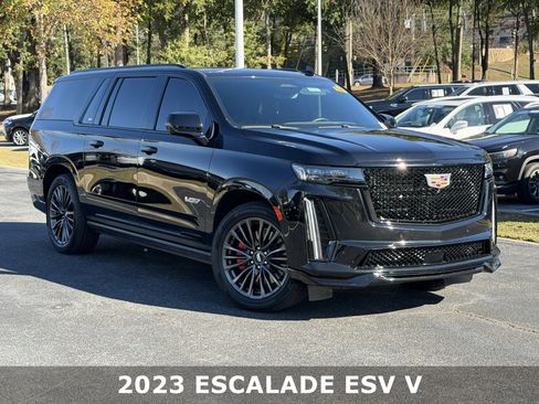 Used 2023 Cadillac Escalade ESV V image 2