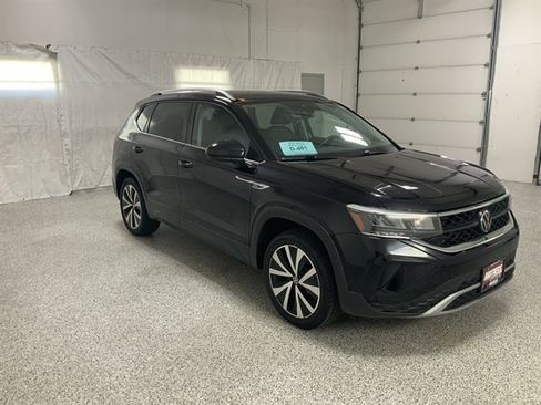 Used 2024 Volkswagen Taos SE FWD image 4