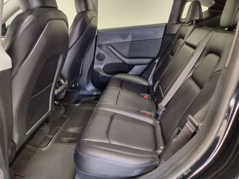 Used 2023 Tesla Model Y Long Range AWD/4WD image 29