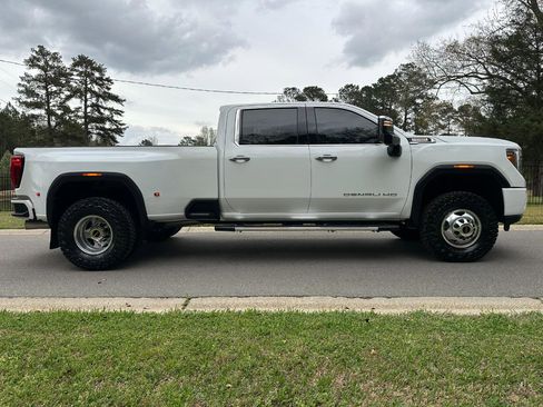 Used 2022 GMC Sierra 3500 Denali image 4