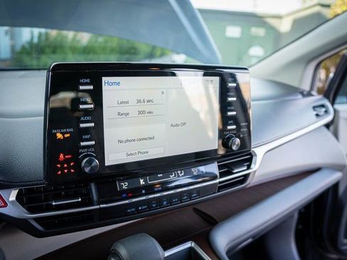 Used 2024 Toyota Sienna LE image 21