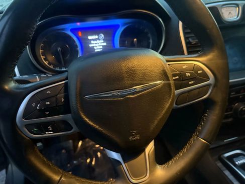 Used 2018 Chrysler 300 Touring L image 12