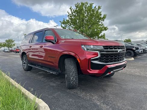 Used 2022 Chevrolet Suburban Z71 w/ Luxury Package AWD/4WD image 13