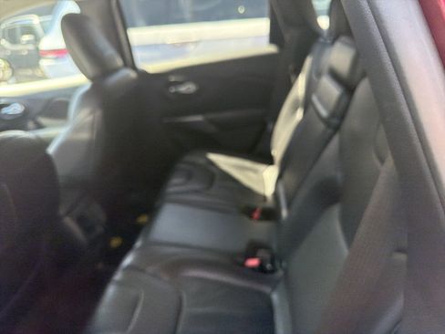 Used 2019 Jeep Cherokee Limited AWD/4WD image 9