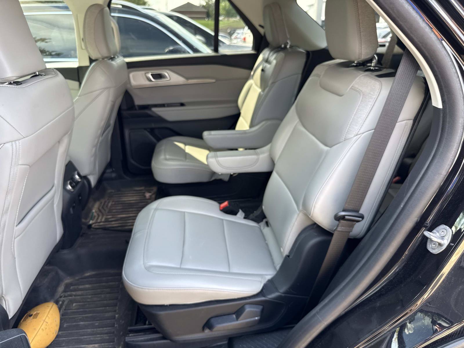 Used 2025 Ford Explorer Active w/ Active Comfort Package RWD image 5