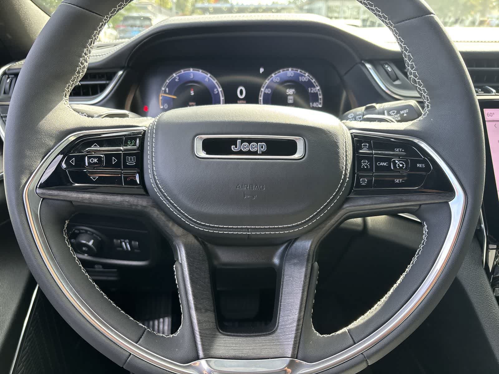 Used 2024 Jeep Grand Cherokee Overland w/ Luxury Tech Group IV AWD/4WD image 8