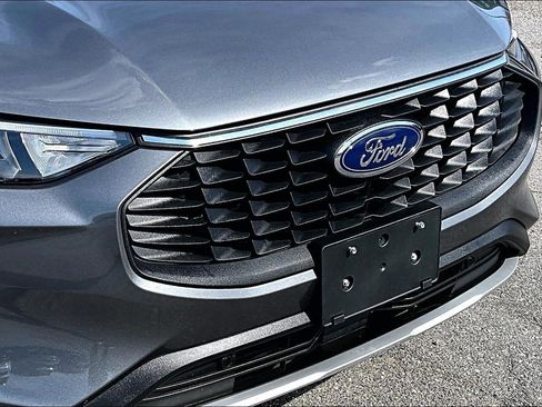 Used 2025 Ford Escape SE image 28