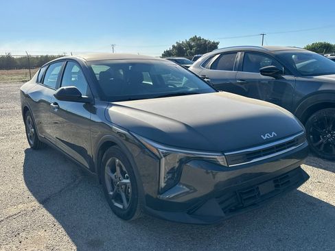 Used 2025 Kia K4 FWD image 2
