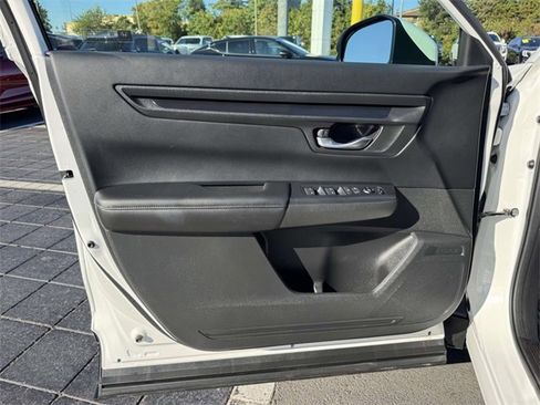 Used 2025 Honda CR-V LX image 12