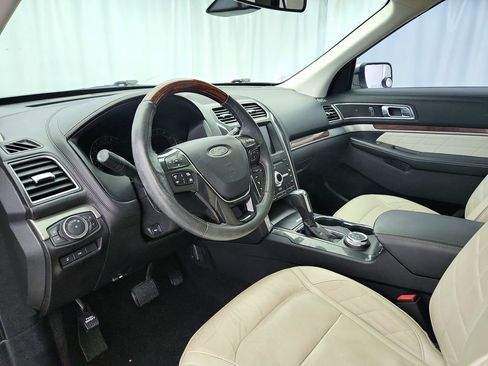 Used 2019 Ford Explorer Platinum AWD/4WD image 10