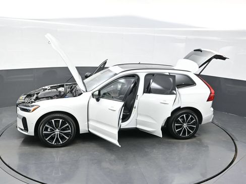 Used 2025 Volvo XC60 B5 Plus AWD/4WD image 39