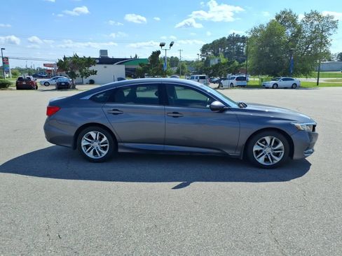 Used 2018 Honda Accord LX image 6