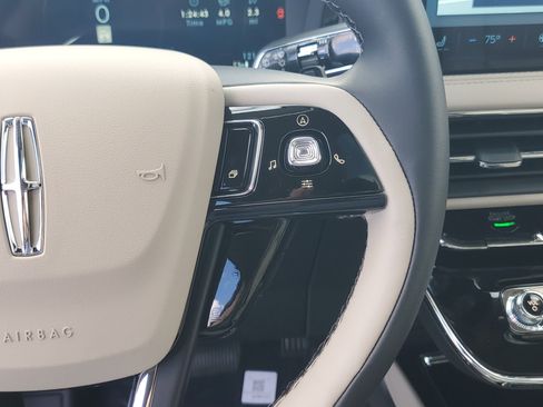 New 2026 Lincoln Corsair Premiere image 18