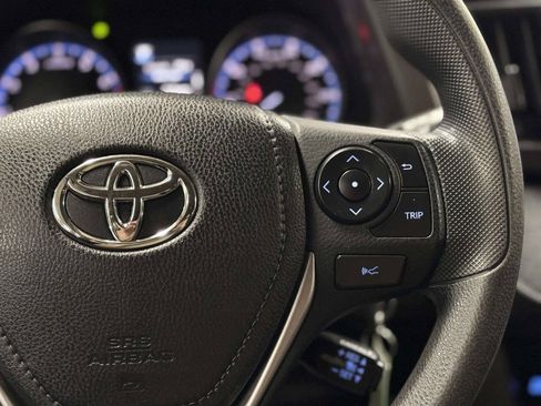 Used 2018 Toyota RAV4 LE AWD/4WD image 25
