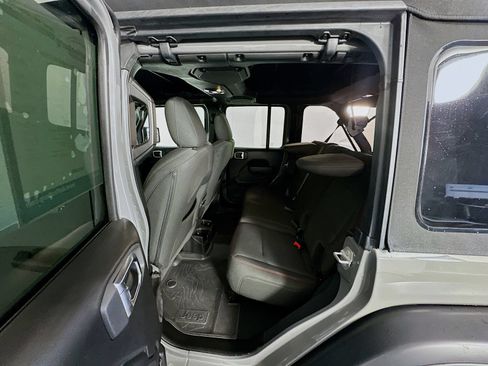 Used 2023 Jeep Wrangler Unlimited Rubicon w/ Cold Weather Group AWD/4WD image 25