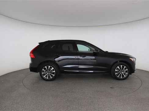Used 2023 Volvo XC60 B5 Plus image 23