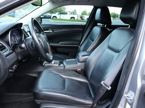 Used 2015 Chrysler 300 Limited w/ Driver Convenience Group RWD image 9