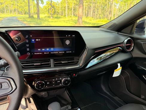 New 2026 Chevrolet Trax RS w/ Sunroof Package FWD image 17