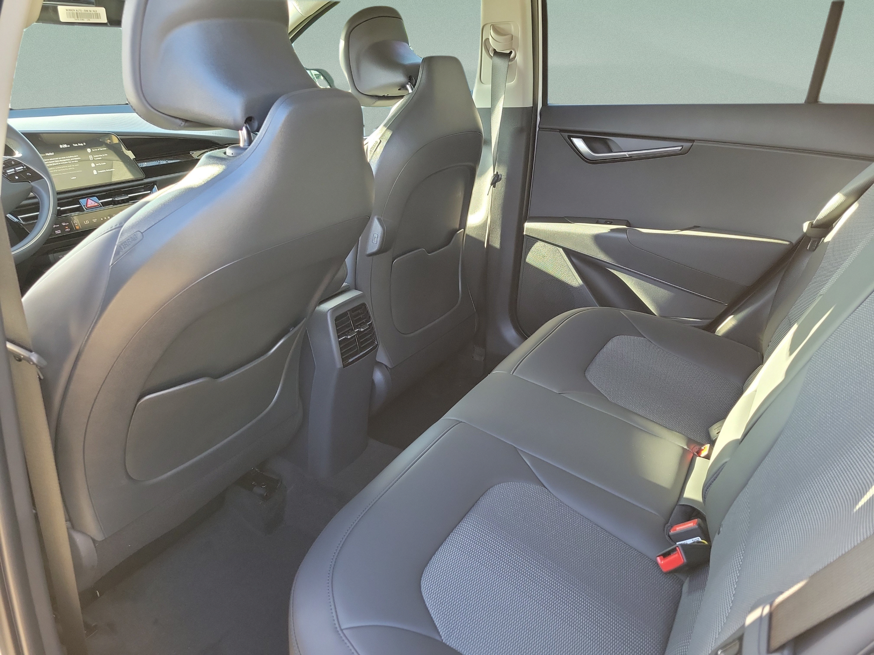New 2026 Kia Niro EX FWD image 5