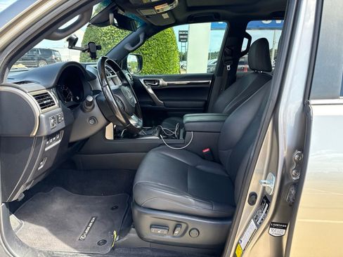 Used 2021 Lexus GX 460 Premium w/ Premium Package AWD/4WD image 12