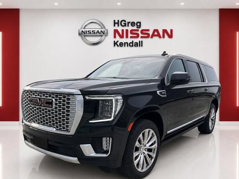 Used 2023 GMC Yukon XL Denali RWD image 3