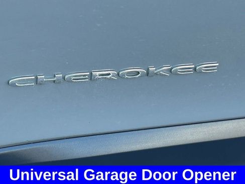 Used 2020 Jeep Cherokee Latitude Plus w/ Comfort/Convenience Group image 17