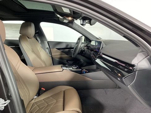 New 2026 BMW 530i xDrive w/ Premium Package image 27