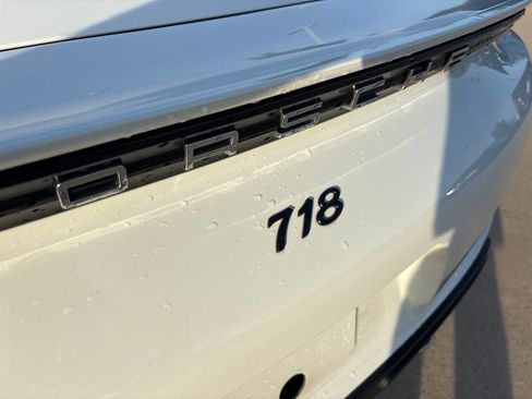 Used 2018 Porsche 718 Cayman RWD image 11