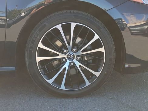 Used 2020 Toyota Camry SE image 5