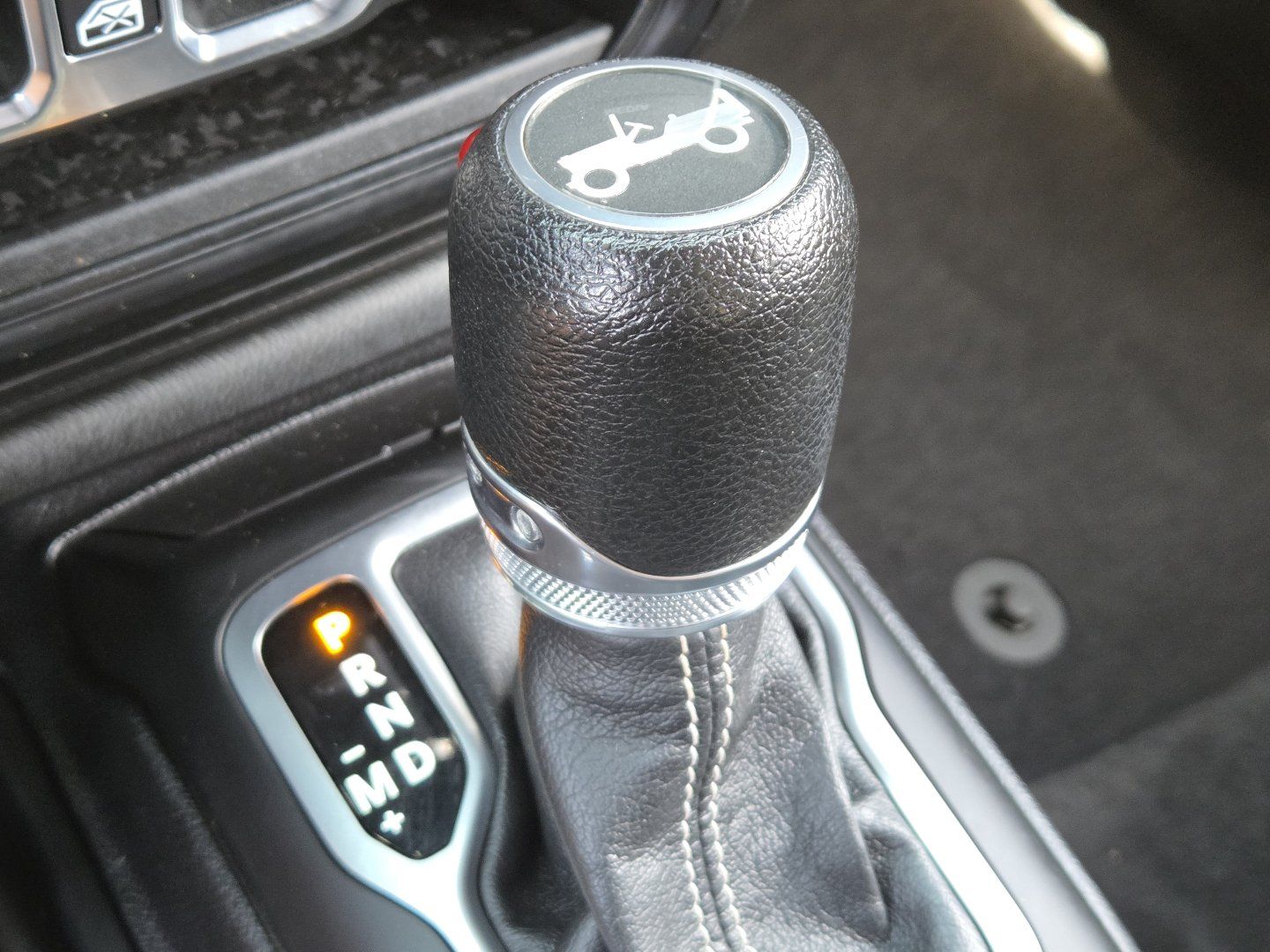Used 2018 Jeep Wrangler Unlimited Sahara AWD/4WD image 28