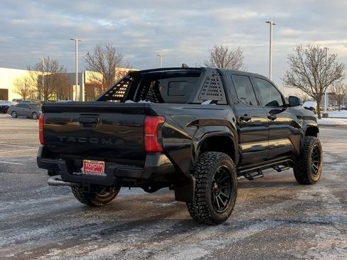 Used 2025 Toyota Tacoma SR5 image 5